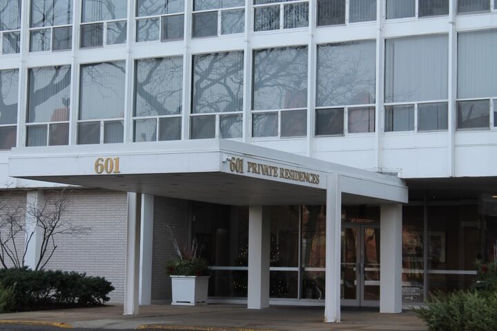 Property Photo: 601 E 32nd Street 203 IL 60616