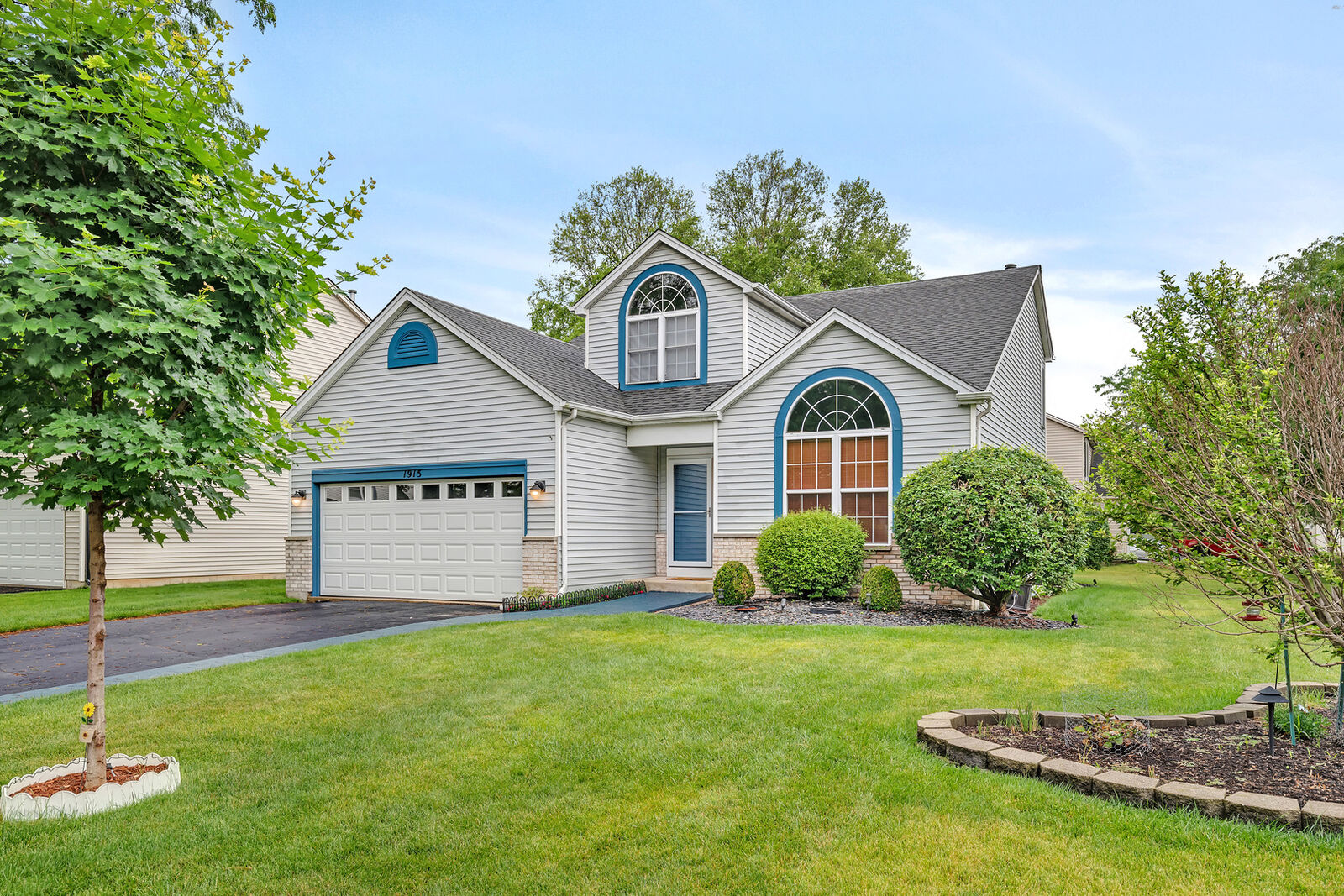 Property Photo: 1915 Somerset Court IL 60446