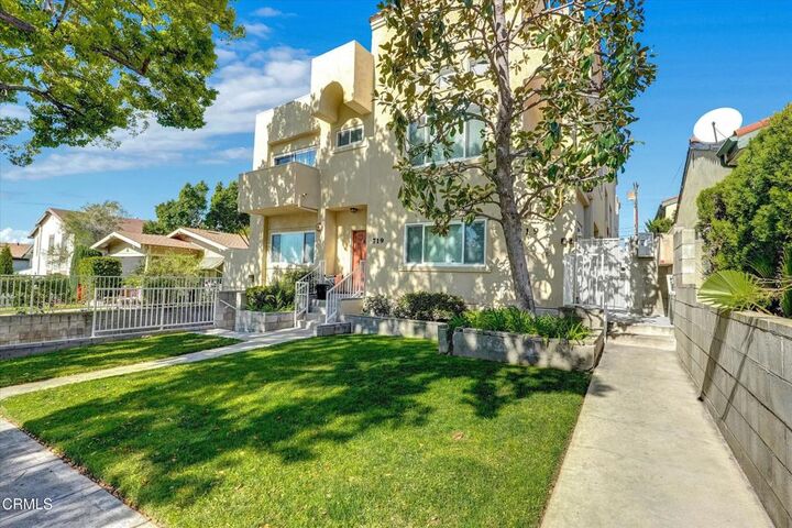 Property Photo: 719 E Tujunga Avenue C CA 91501