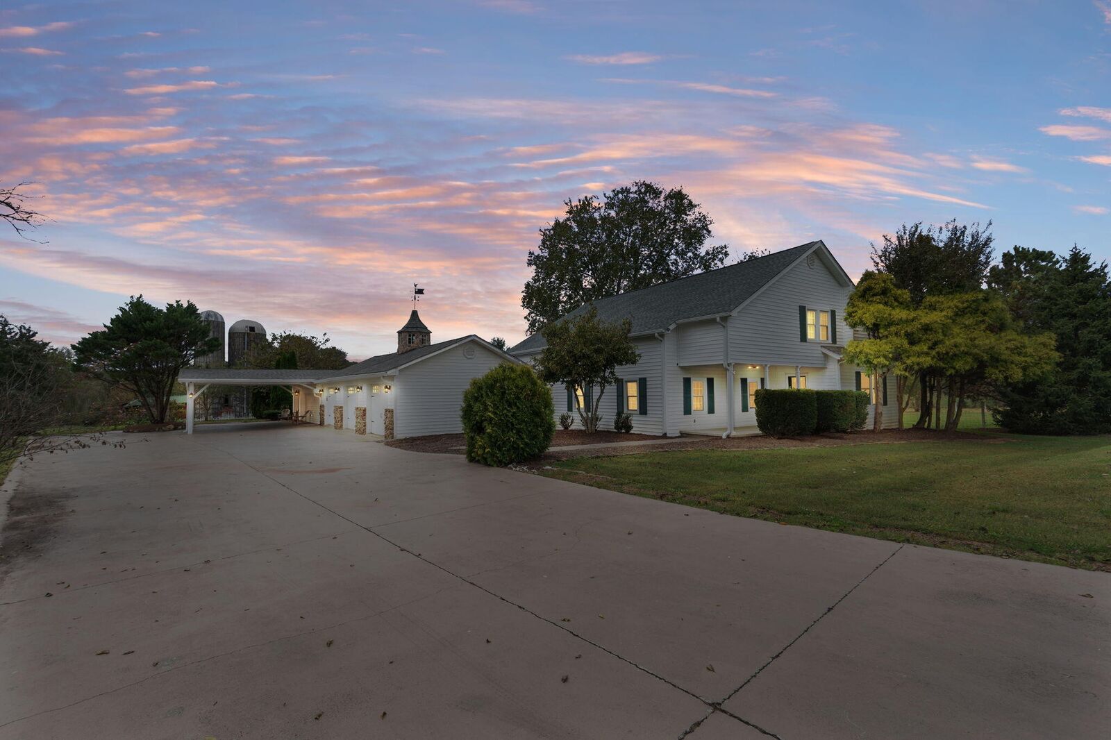 Property Photo:  852 County Road 422  TN 37329 