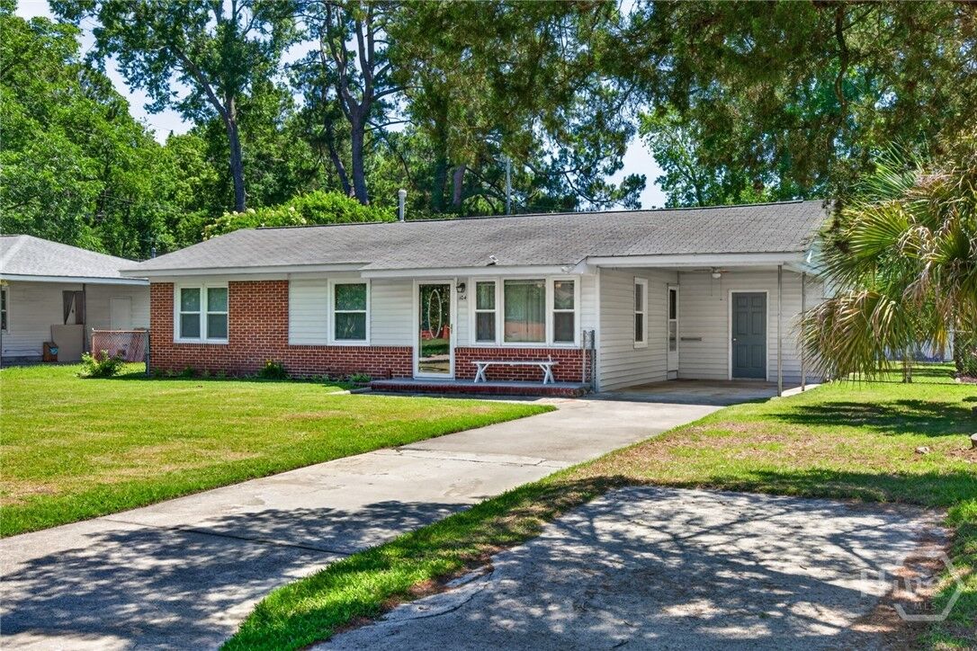 Property Photo:  104 Gordon Street  GA 31407 