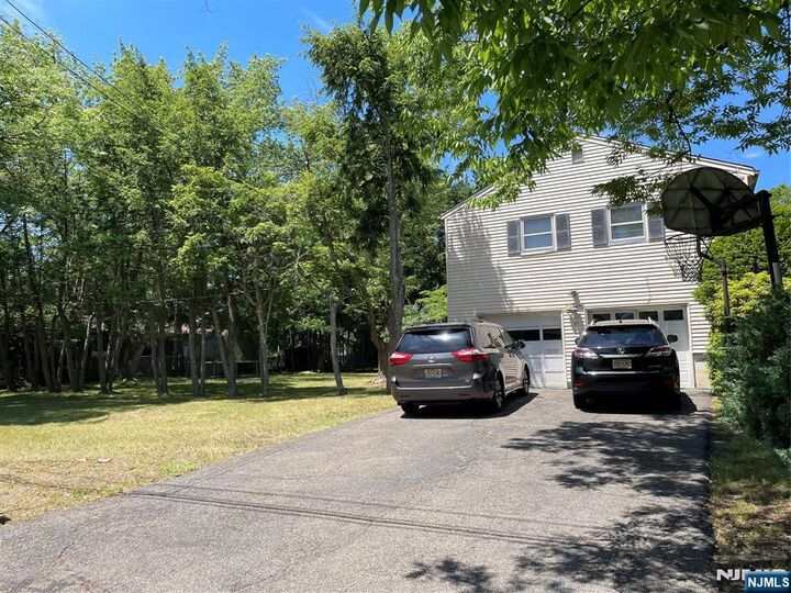 Property Photo: 636 Kingsbridge Lane NJ 07450