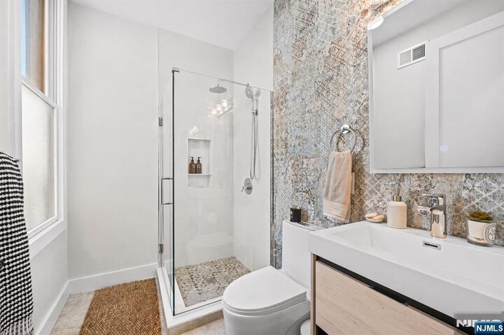 Property Photo:  289 Webster Avenue 1A  NJ 07307 