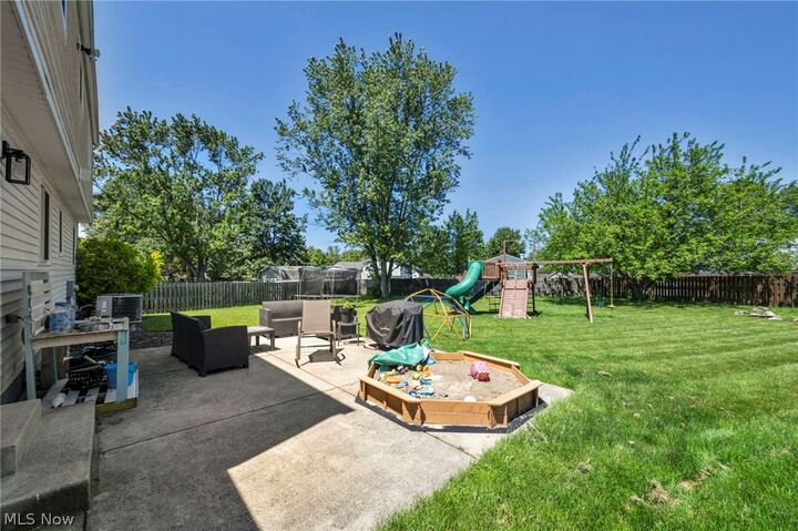 Property Photo:  817 Glencairn Lane  OH 44212 
