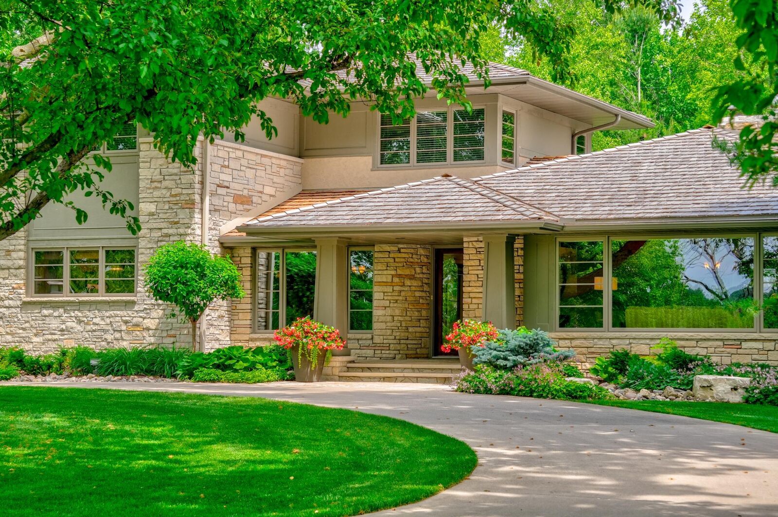 Property Photo: 450 Mississippi River Boulevard S MN 55105