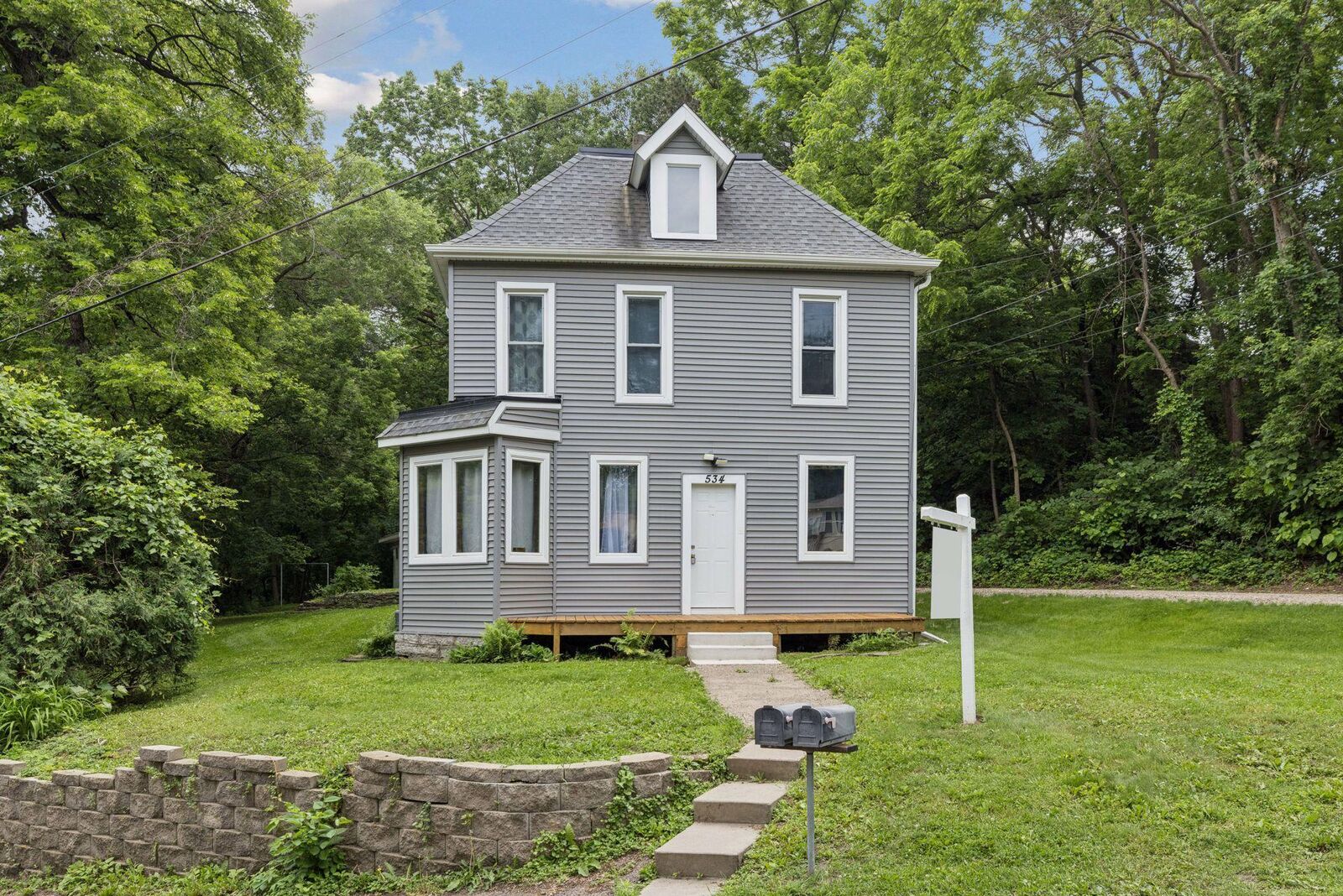 Property Photo:  534 Annapolis Street  MN 55075 