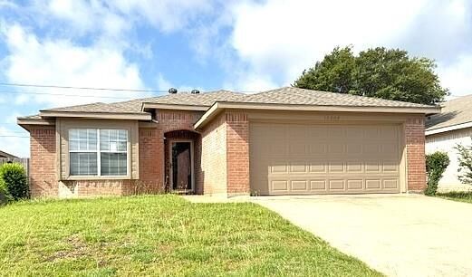 Property Photo: 10909 Deauville Circle S TX 76108