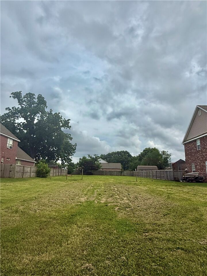Property Photo: 1405 NW 3rd Street AR 72712