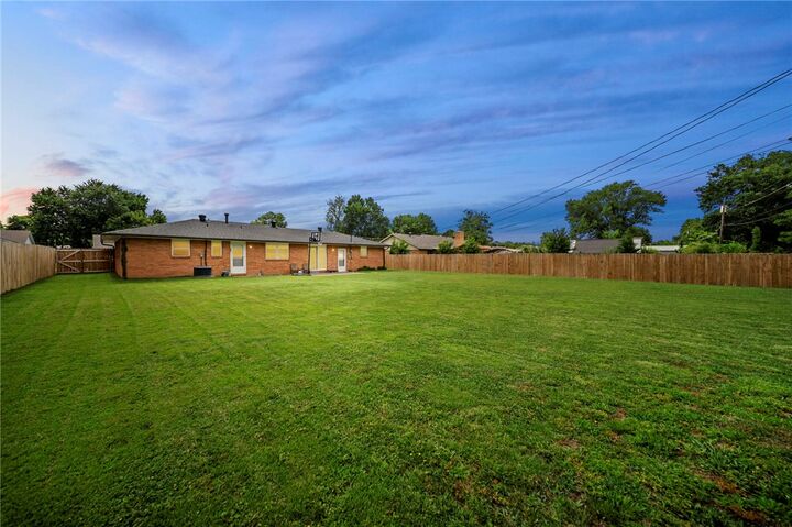 Property Photo:  501 Janet Street  AR 72762 