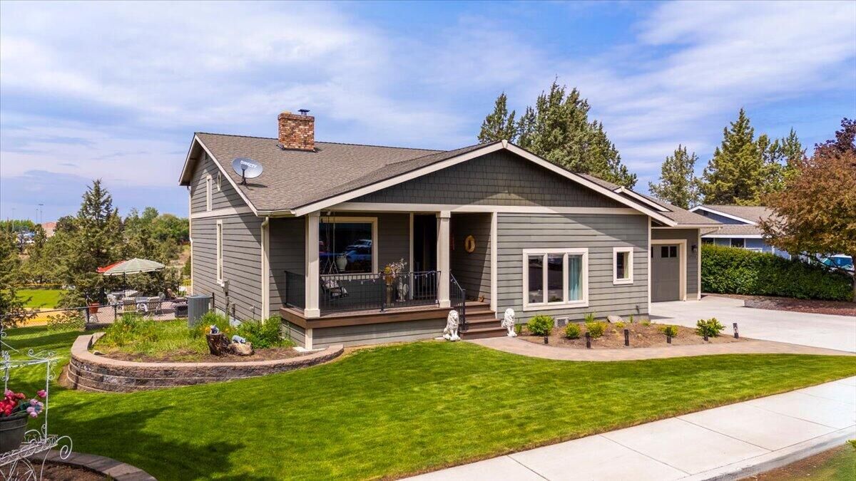 Property Photo:  1725 SW Parkway Drive  OR 97756 