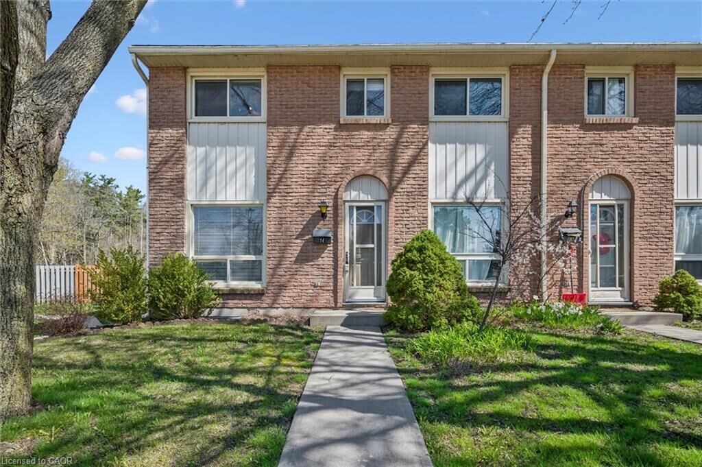 Property Photo: 165 Green Valley Drive 14 ON N2P 1K3
