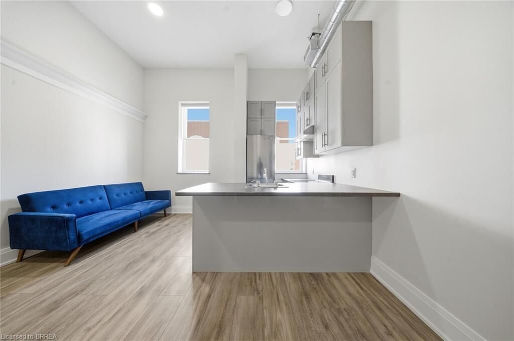 Property Photo:  11 Queen Street 304  ON N3T 3B1 