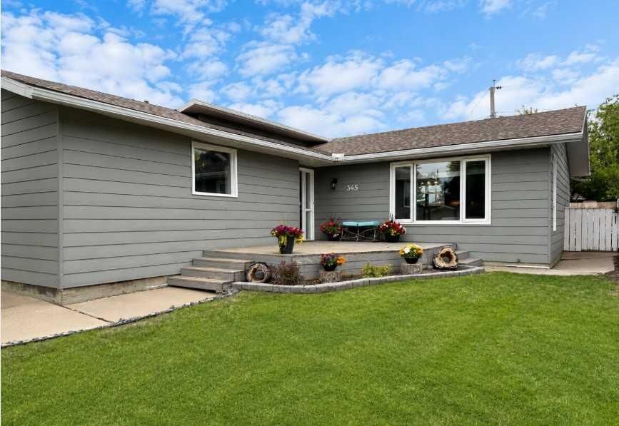 Property Photo: 345 9 Street SE AB T0M 2A0