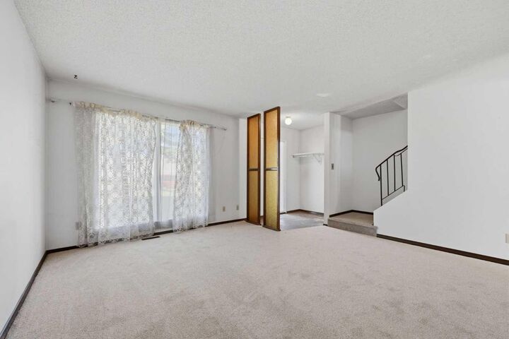 Property Photo:  222 Marlborough Way NE  AB T2A 6R9 