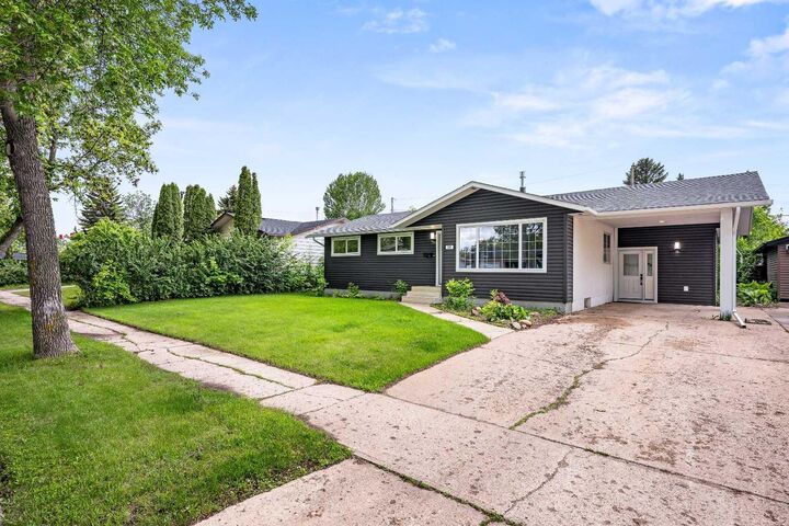 Property Photo: 38 Alberta Crescent AB T9V 3G3