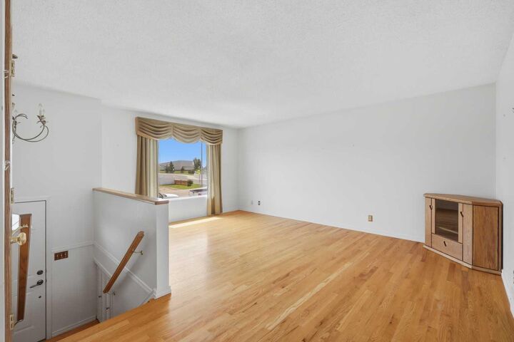 Property Photo: 4612 Womacks Road AB T0M 0J0