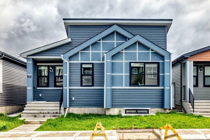 Property Photo: 212 Lucas Place NW AB T3P 2E6