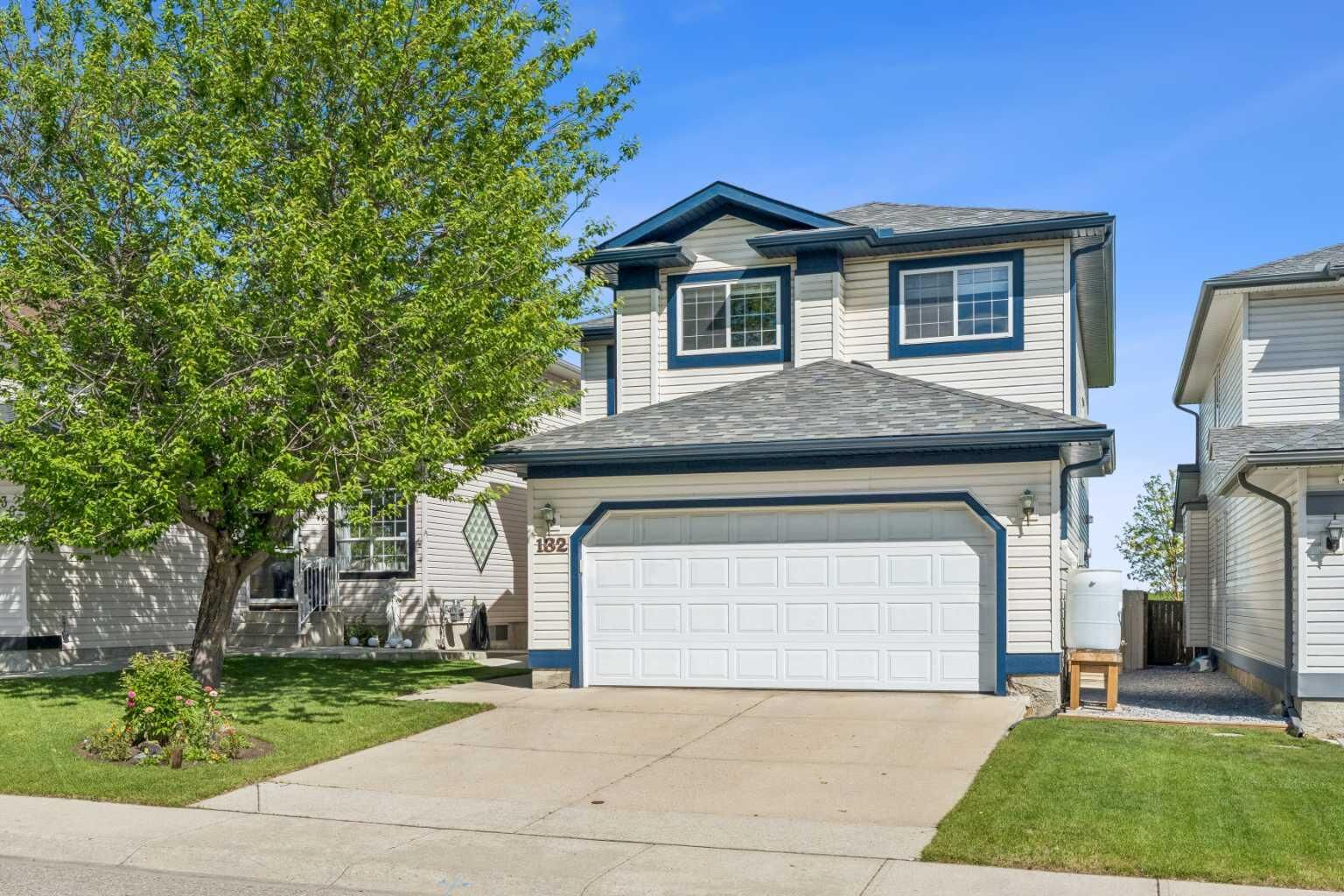 Property Photo: 132 Hidden Ranch Crescent NW AB T3A 5W3
