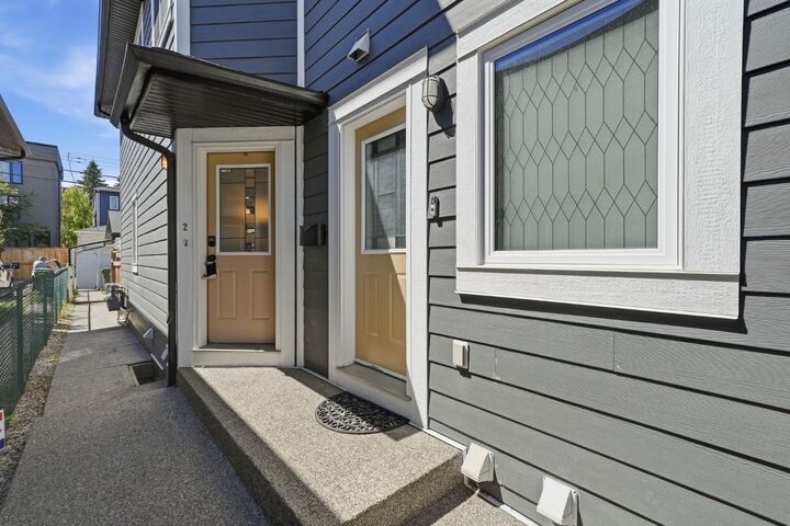 Property Photo: 1925 35 Street SW 2 AB T3E 2X4