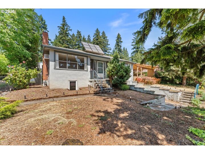 Property Photo:  7905 SW Elmwood St  OR 97223 
