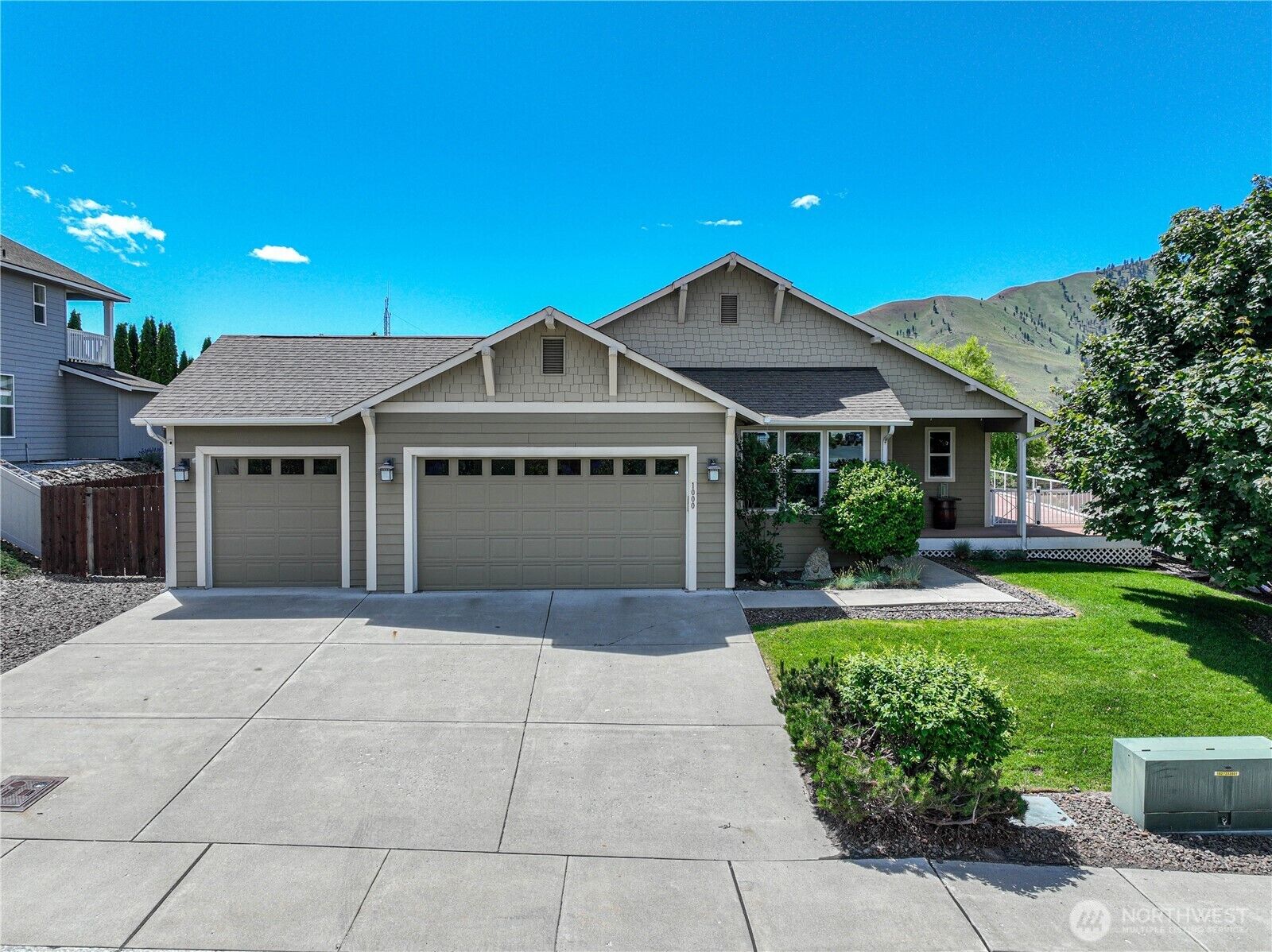 Property Photo:  1000  Sunset Lane  WA 98816 