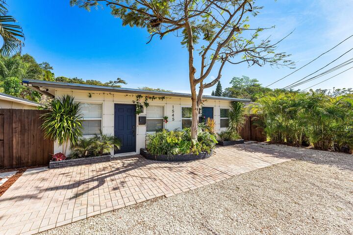 Property Photo:  1545 NE 32nd Street 2  FL 33334 