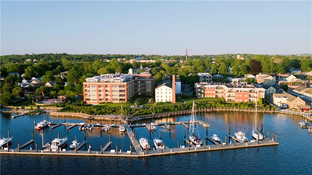 Property Photo:  341 Thames Street 302-S  RI 02809 