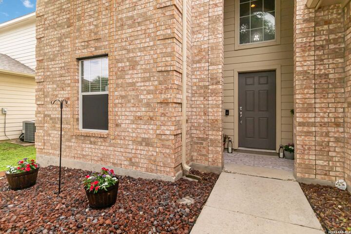 Property Photo:  636 Silo St  TX 78154 