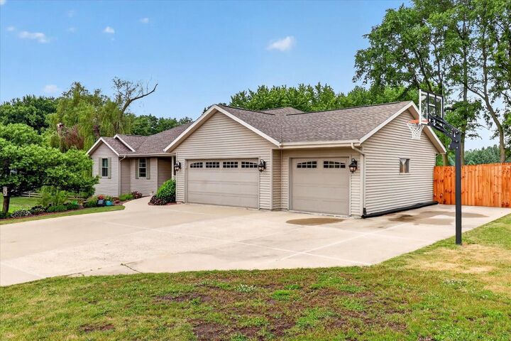 Property Photo: 2309 E Pine Tree Court WI 53563