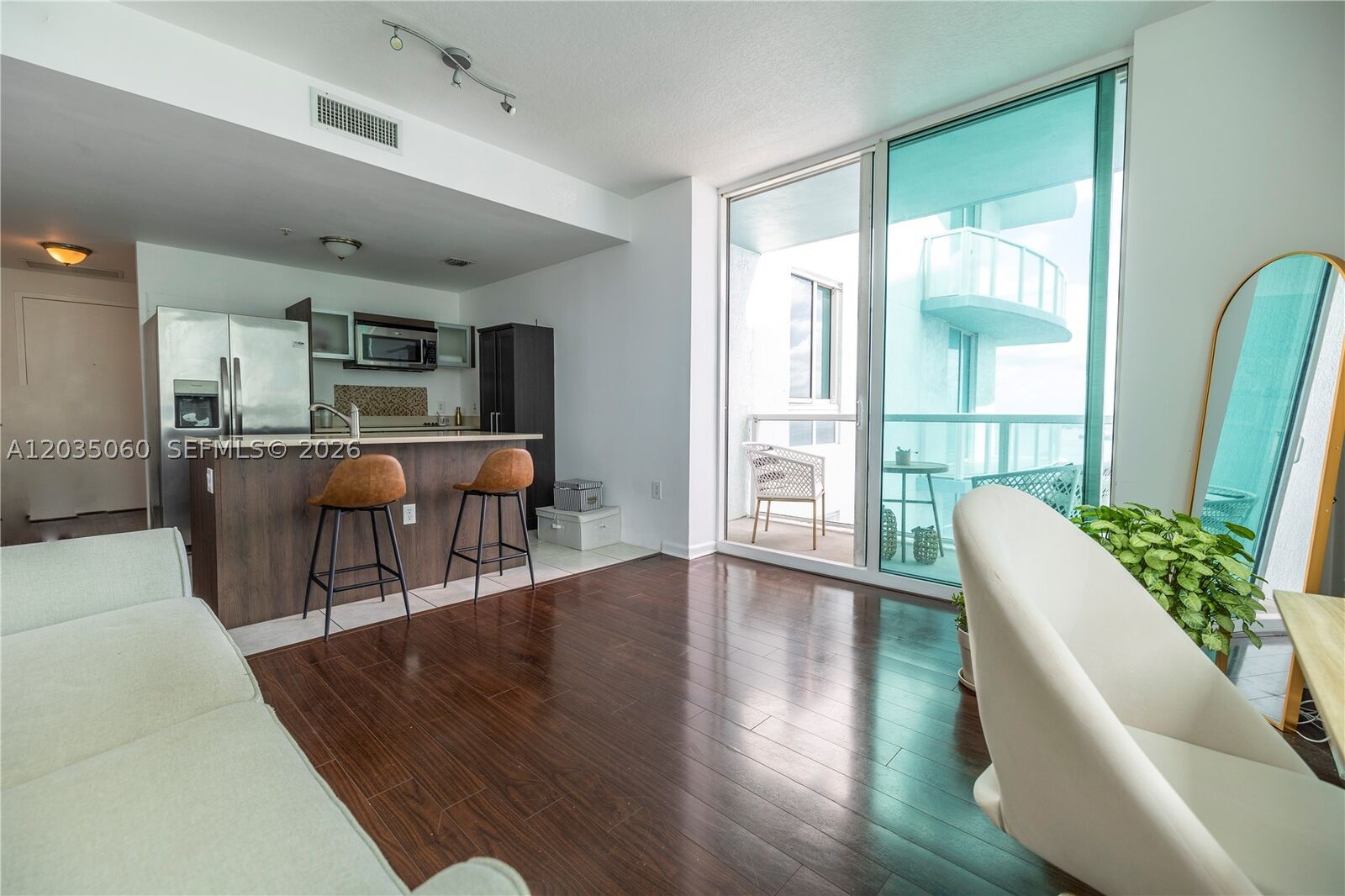 Property Photo:  1900 N Bayshore Dr 3403  FL 33132 