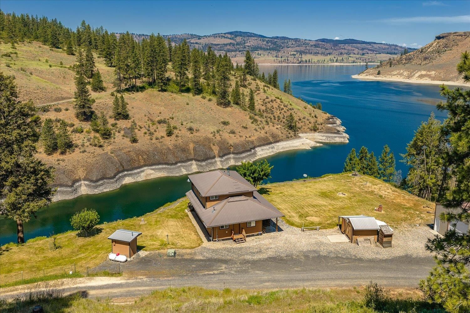 Property Photo: 28605 E Moonshine Bay Ln WA 99117