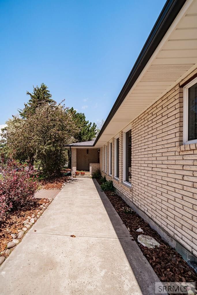 Property Photo:  1365 Meadowview Ave  ID 83440 