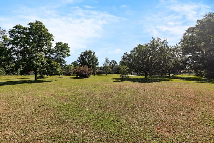 Property Photo: 632 Ashley Circle AL 36305