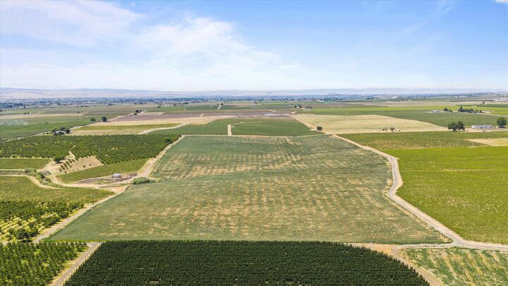 Property Photo: 1000 Nka Gap Rd. WA 99350