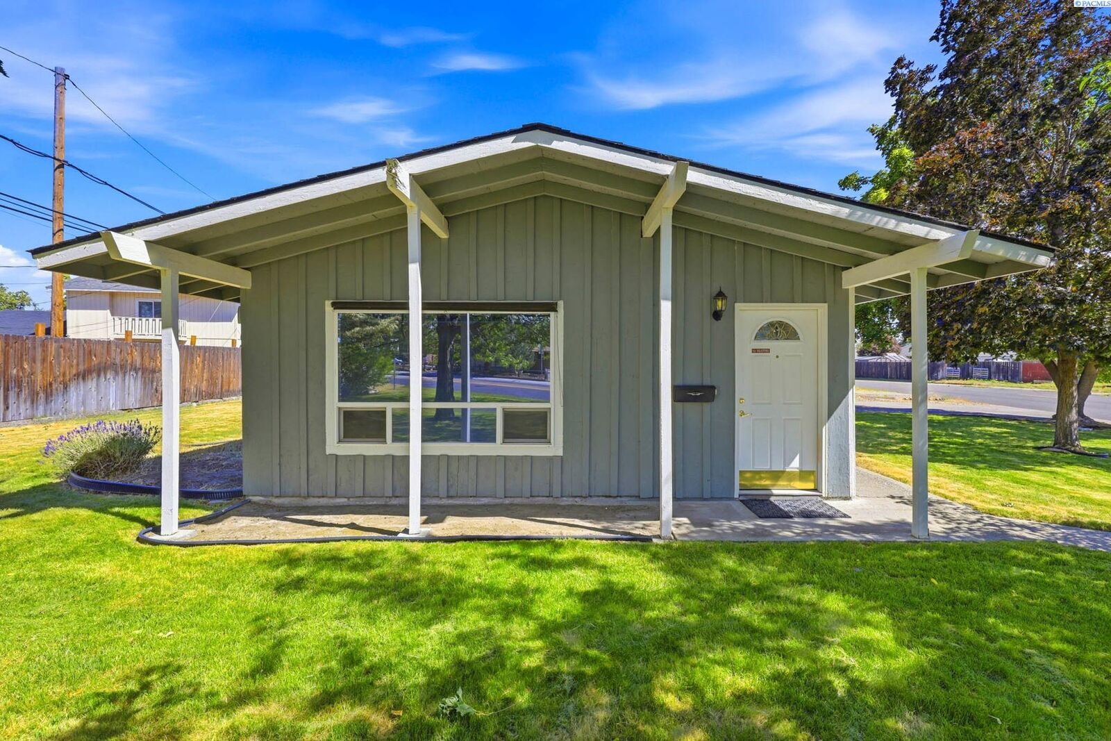 Property Photo:  394 Wright Ave  WA 99352 