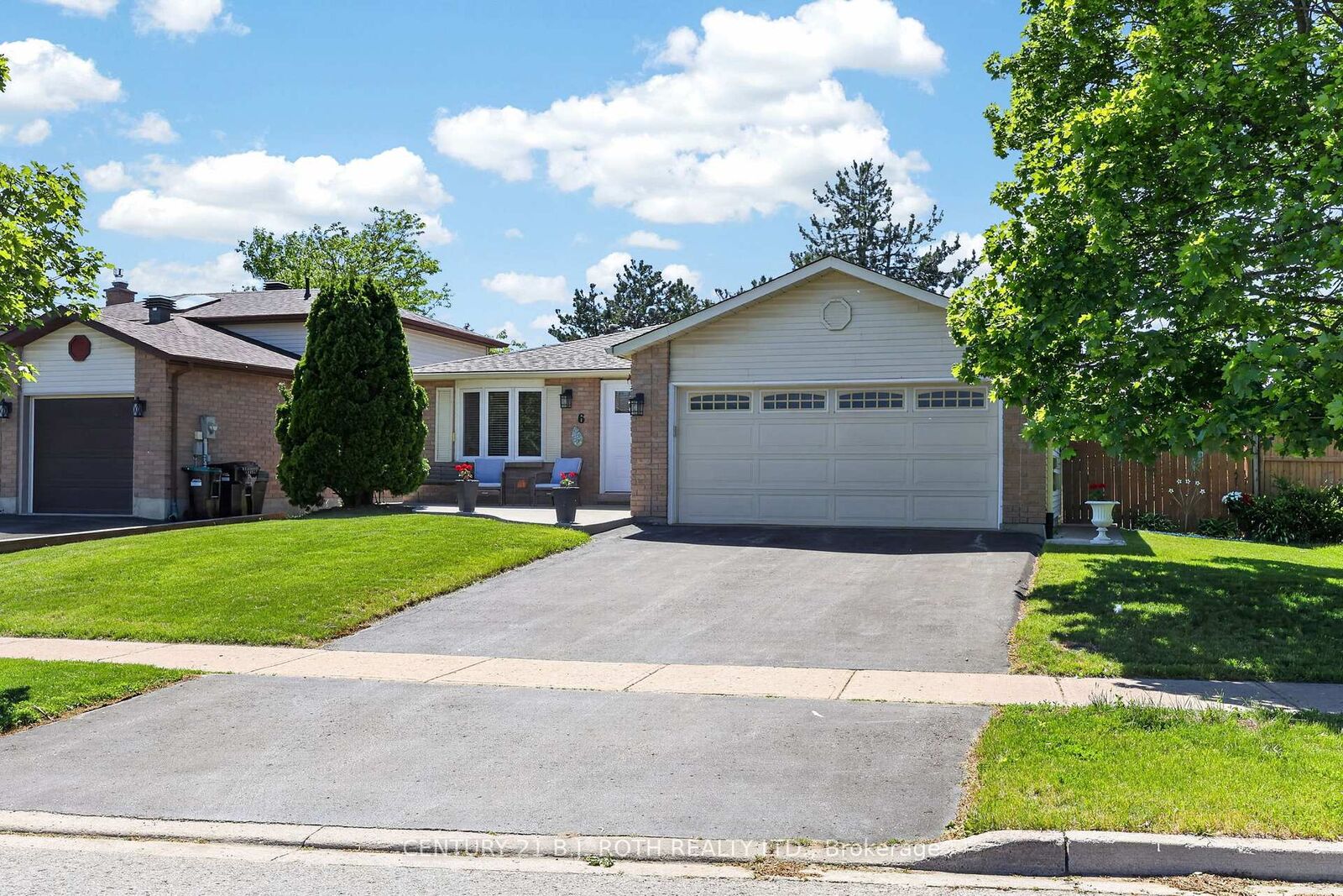 Property Photo:  6 Ford Street  ON L4N 5X2 