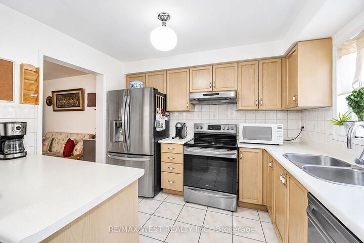 Property Photo: 77 Norman Wesley Way 70 ON M3M 3H3