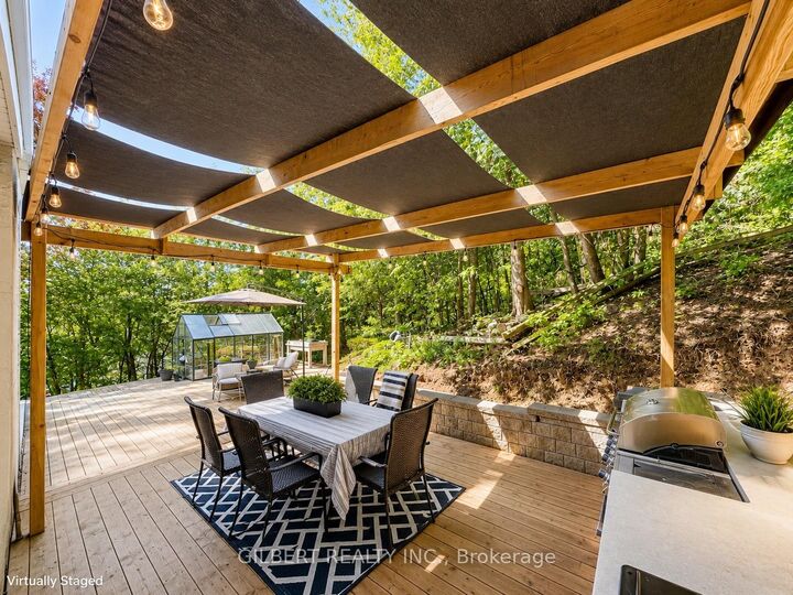 Property Photo:  313 Winnifred Drive  ON L4P 3B4 