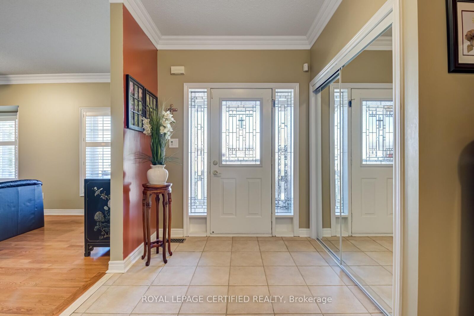Property Photo: 2 Orchard Park Gate ON L6R 1W5