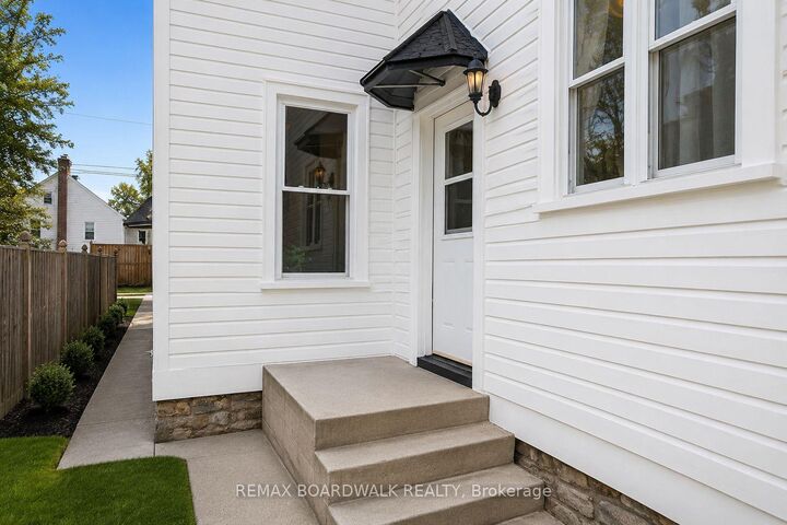 Property Photo: 11 Alfred Street ON K7A 4H6