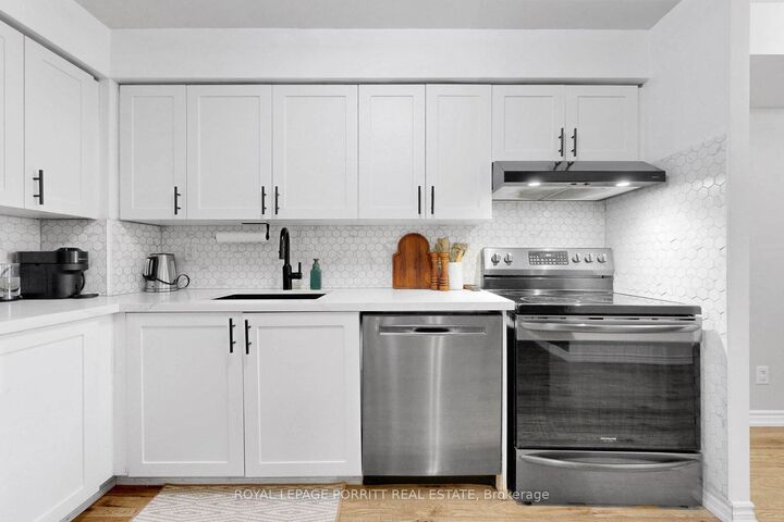 3888 Duke Of York Boulevard 927 — photo 1