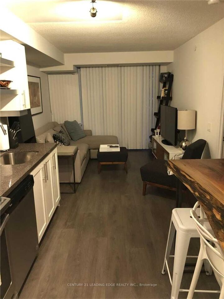 Property Photo:  525 Adelaide Street W 1034  ON M5V 1T6 