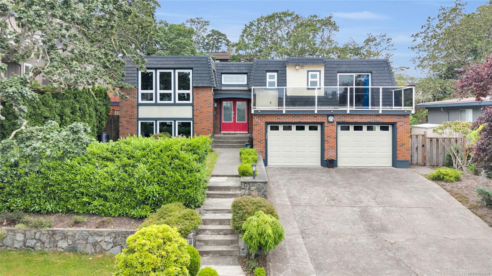 Property Photo: 1644 Barksdale Dr BC V8N 4Z8