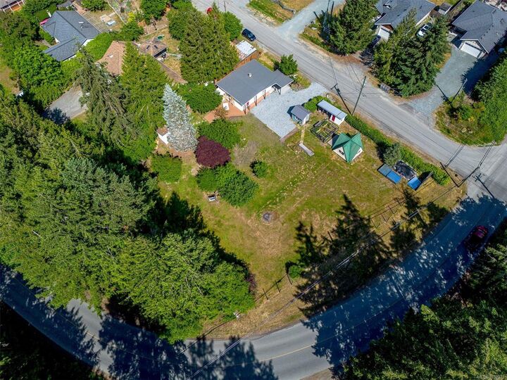 Property Photo:  1405 Fisher Rd  BC V8H 0H7 