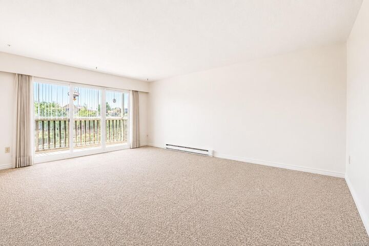 Property Photo: 1035 McClure St #308 BC V8V 3G1