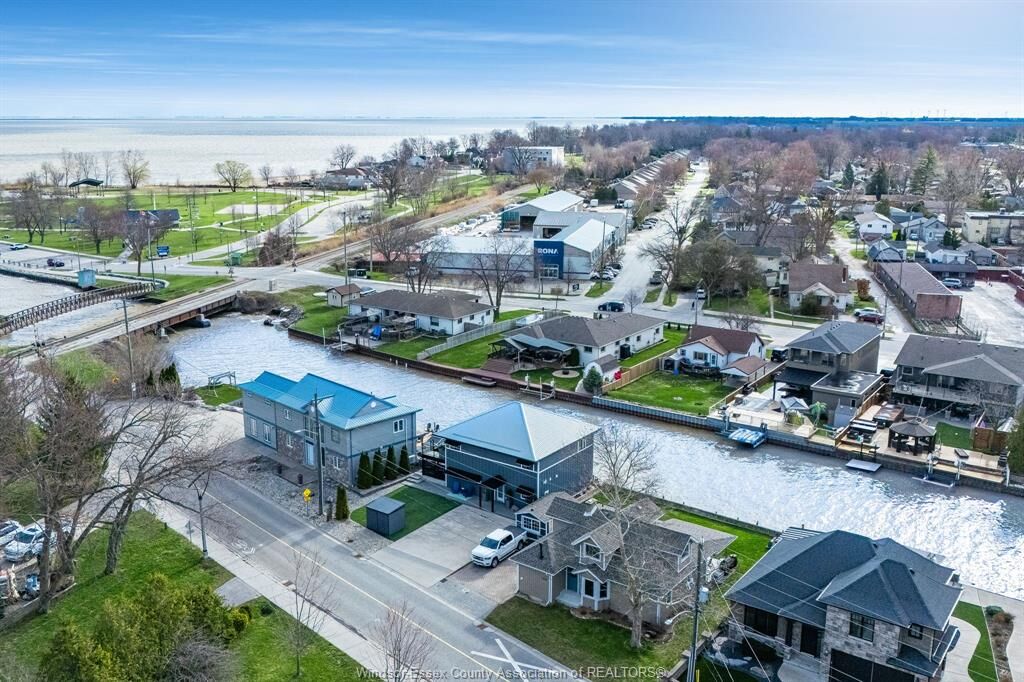 Photo de la propriété:  145 West River Street  ON N8L 0J6 