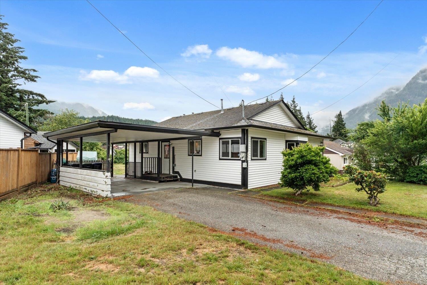 Property Photo: 439 5th Avenue BC V0X 1L0