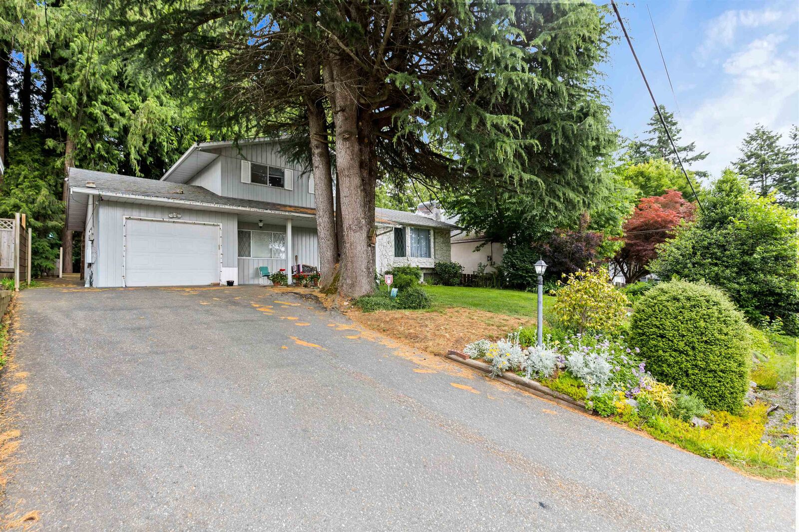 Property Photo: 32637 Willingdon Crescent BC V2T 1S1