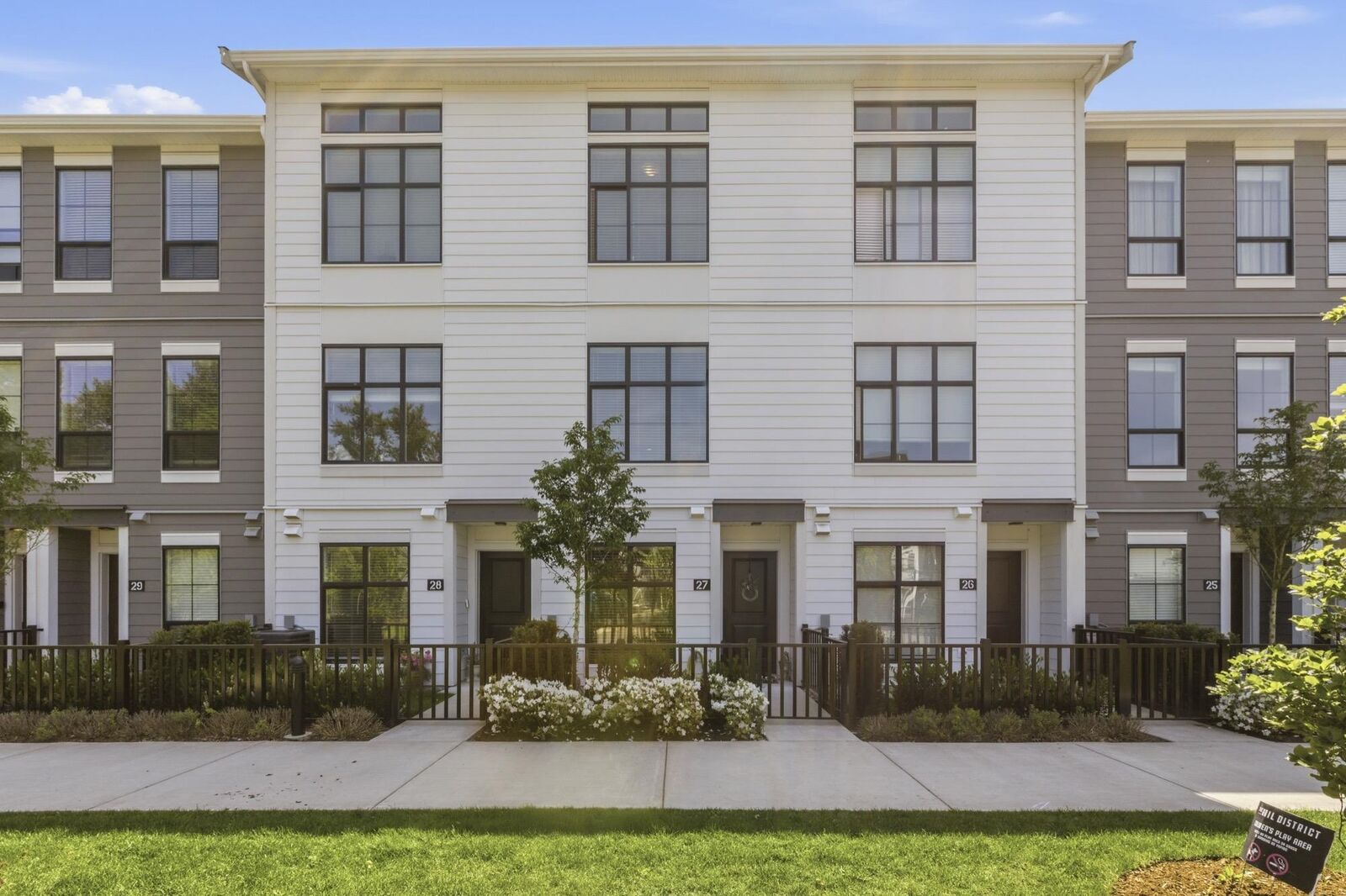 Property Photo: 2774 Montrose Avenue 27 BC V2S 0N4