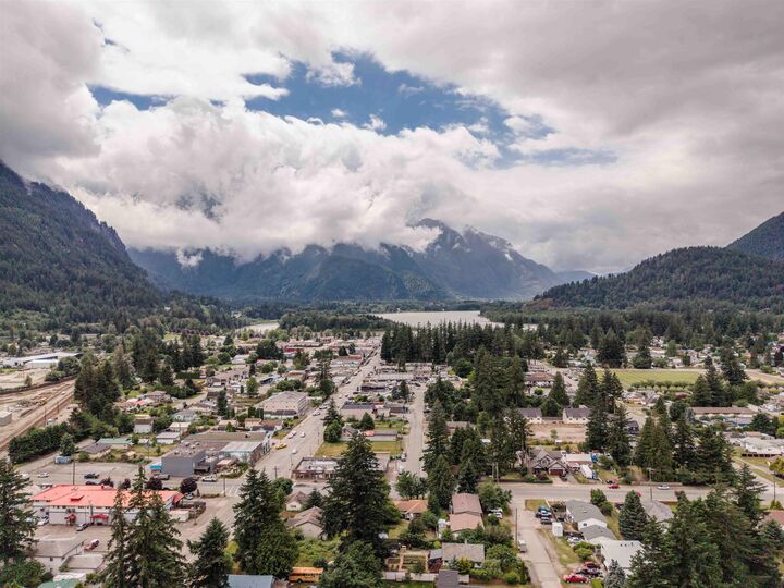 Property Photo: 776 7th Avenue BC V0X 1L4